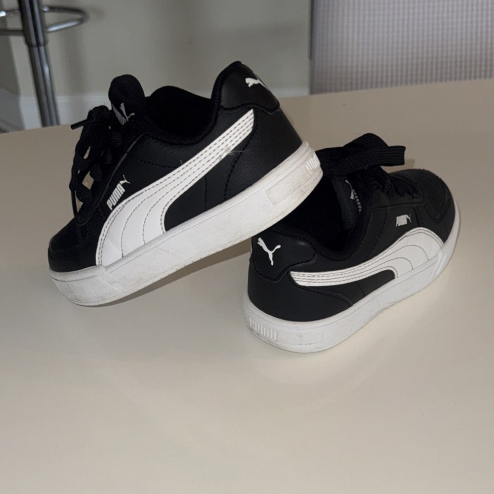 PUMA Unisex Kids Black/White Solid Low Top Lace-Up Athletic Sneakers