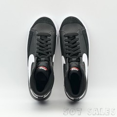 Nike Blazer Mid ’77 (GS) Black / White / Team Orange DA4086-002 – Size 5.5 Y