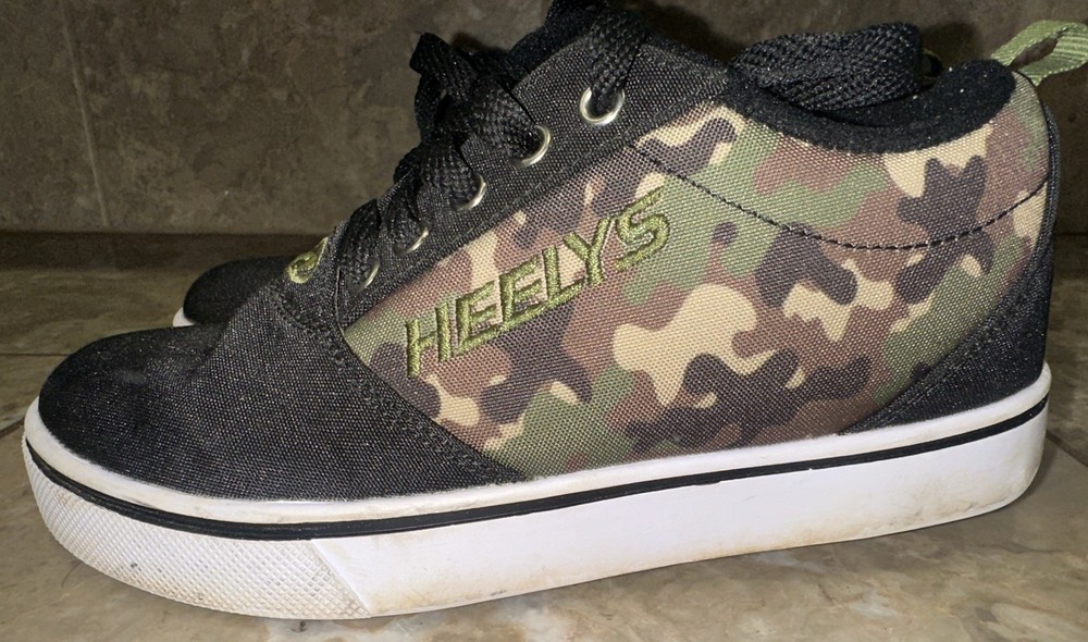Heelys Camo Pro 20 Black Skate Shoes With Wheels Size 2 US Youth Free Shipping
