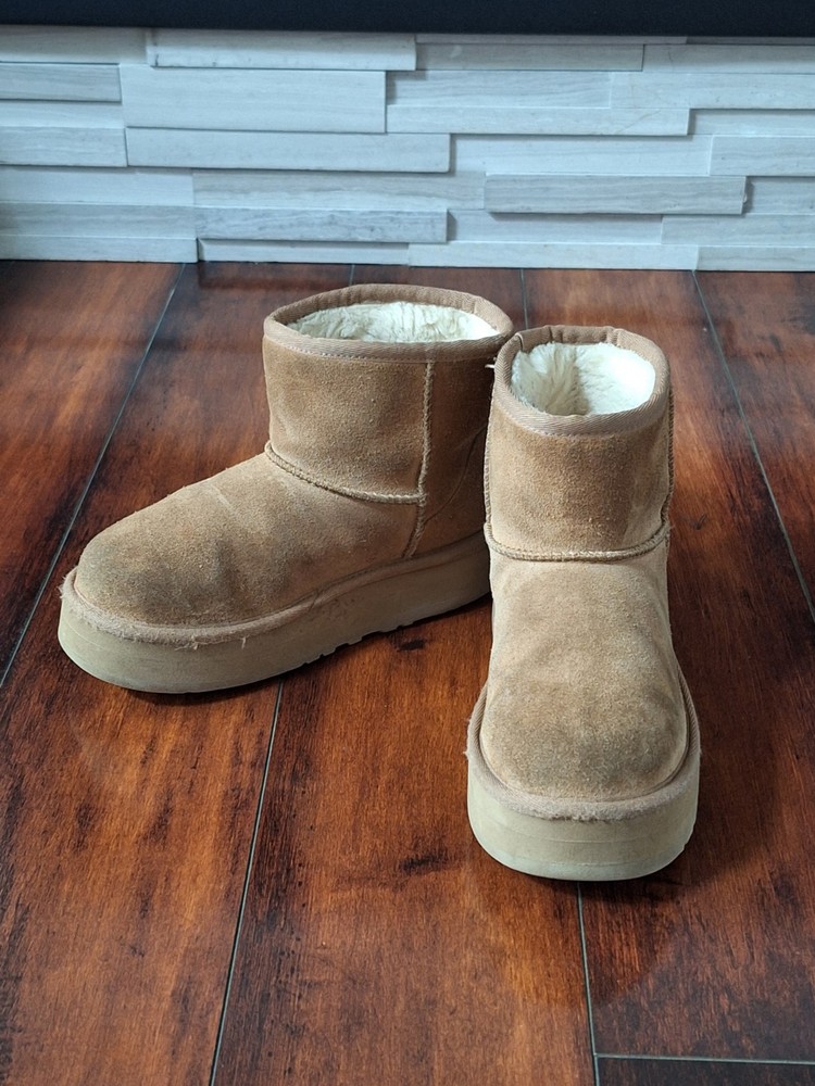 UGG Kids Classic Ultra Mini Platform Boots Chestnut Suede Shearling Lined Size 2