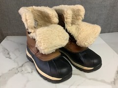 BEARPAW Kelly Youth Hickory Genuine Sheepskin Lined Snow Boot | US 5 |Waterproof