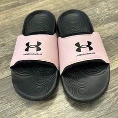 Under Armour Black & Pink Ignite Select Slides for Kids – Size 13K.