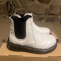 Dr. Martens Youth Leather Chelsea Boots Girls White / Size 7