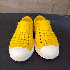 Native Jefferson Slip-On Water Shoes Unisex Kids Size C10 Yellow White