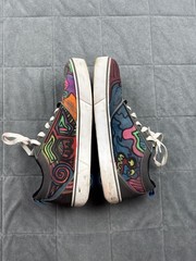 Heelys Low Top Roller Shoes with Colorful Abstract Doodle Graphics