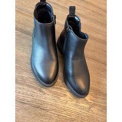 Cat & Jack Chelsea Boots Kids Size 1 Black Ankle Booties Side Zip Lug Sole