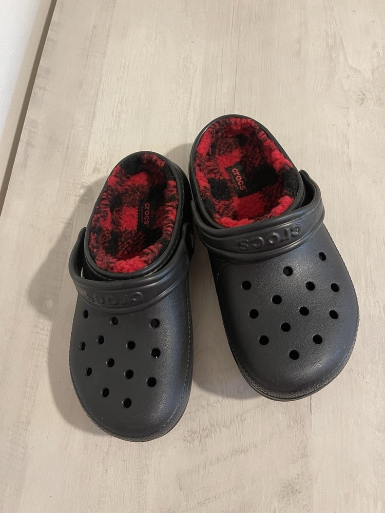 Crocs J2 Classic Clogs Black Red Plaid Check Sherpa Lined Fleece Fuzzy