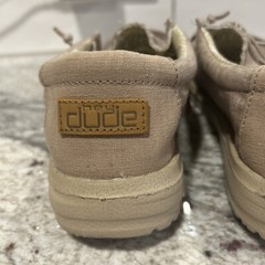Hey Dude – Childrens Wally Beige – Size Y4-L5 – Style 130130500 – (A)
