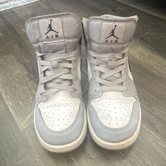 Nike Air Jordan 1 Mid White Shadow GS 554725-073 Size 7Y / Women 8.5