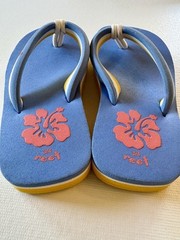 Reef Toddler Flip Flops Beach Pool Sandals Size 3/4 Blue w/Yellow soles Hawaiian
