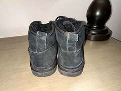 UGG Kid’s Neumel Chukka shearling ankle boots US 3 EU 35 Black suede leather EUC