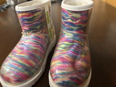 UGG Classic Min Kids Rain Boot Size 1 M Multicolor Rainbow Stripe Waterproof