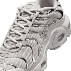 Nike Air Max Plus HF (GS) Big Kids Size 6.5Y Metallic Silver Shoe FZ0977-001