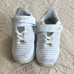Kids White Low Top Sneaker Hook & Loop Closure Wheels Logo Accent Size 13