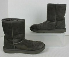 UGG Kids Classic II Short Cuff Boots 1017703K Gray Sheepskin Big Kids Sz 4 GUC