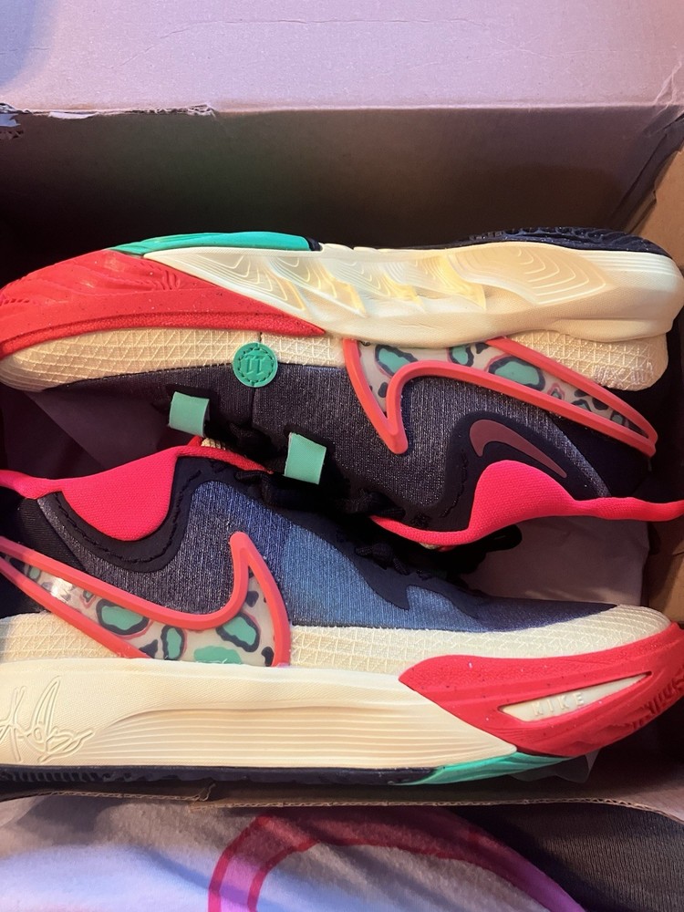 Nike Kyrie Irving 8 GO (GS) Size 4.5 Y Or 6 Women’s Color Black Lemon Chiffon