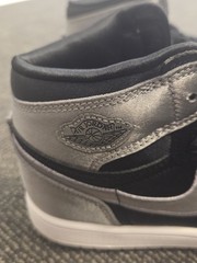 Jordan 1 Retro High OG (PS) Black/Medium Grey-White Unisex Kids US 3Y FD5304-010