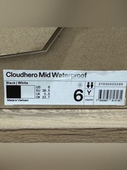On Cloudhero Mid Waterproof boot, Unisex Youth 6,Black, Gray & White
