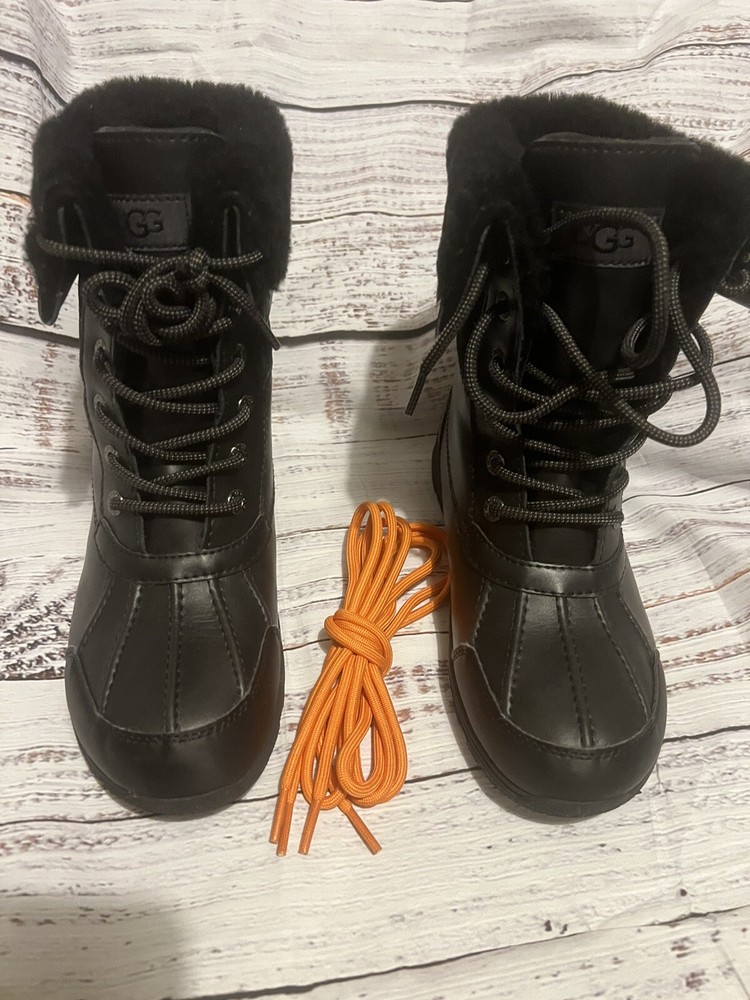 NWOB KIDS SIZE 4 BLACK UGG 1098890K BUTTE II CWR COLD WEATHER LEATHER BOOTS