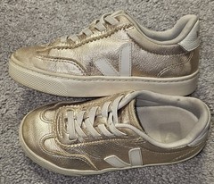 Veja Kids Double Strap Leather Sneaker Size Big Kid 12 White Gold EUC Girls Boys