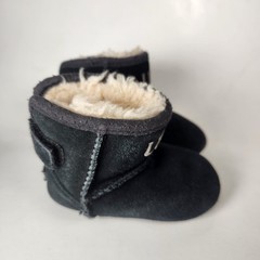 UGG Toddler Classic Mini Bootie Size 2/3 EU 18 Black Suede Sheepskin Lined Shoe