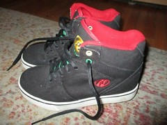 HEELYS YOUTH SIZE 5 Black High Tops Red Green Rasta Roller Skate Tennis Shoes