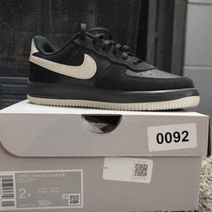Nike Force 1 Low LV8 2 Lace (PS) Black/White Unisex Kids Sneaker 2Y