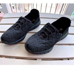 Bernie Mev Kids Cuddly Black Woven Elastic Slip On Sneakers Size 33 Youth/1.5