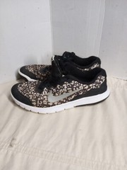 Nike Flex Experience RN 4 Women’s Black White Athletic Shoes 749822-001 Sz 6Y