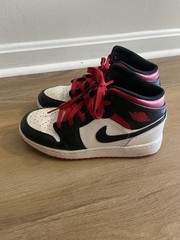 Nike Air Jordan 1 Mid GS Size 6Y Black Toe White Gym Red Black DQ8423-106