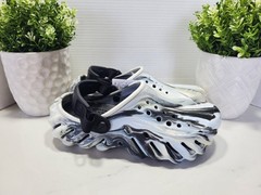 Crocs Echo Glow Marbled Clog Black / White 211883-0WU Youth J6 ⚫ New With Tags