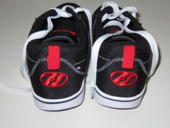NEW WITHOUT BOX YOUTH SIZE 5 HEELYS SKATE SHOES SKATESHOES