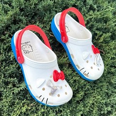 Crocs Hello Kitty Red Classic Clogs With Charms Big Kids Unisex Size J3 Red