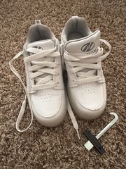 Heelys Premium 1 White Roller Shoes Youth Size 2 Wheels & Tool No Heel Plugs