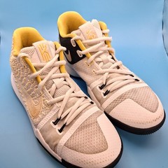 Nike Kyrie 3 N7 White University Gold Basketball Shoes 899356-117 Youth Size 5.5