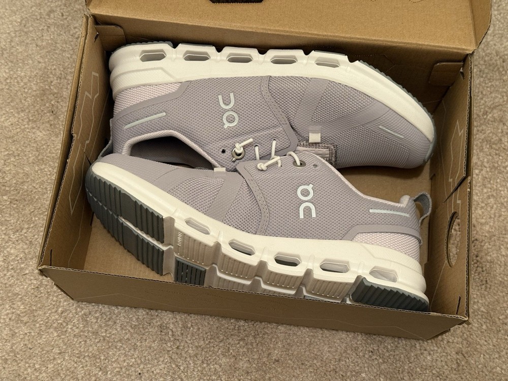 On Cloud Sky – Fade / White – Size 4Y/5.5W – New In box