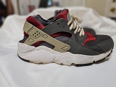 Size 5.5 (GS) – Nike Huarache Run Low Dark Smoke Grey University Red