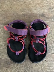 Teva Voya Infinity Children’s Sandals Sz 11 – Black, Red, Purple – Adj Strap