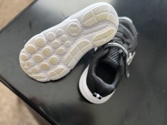 Under Armour Assert 10 Sneakers Running Size 8K Kids Black/White