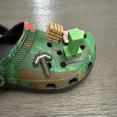 MINECRAFT CREEPER CLASSIC CLOG CROCS, Child’s Size 11.
