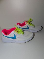 Nike Tanjun Size 4.5Y 818384-100 White Neon