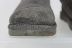 UGG Kids Classic II Short Cuff Boots 1017703K Gray Sheepskin Big Kids Sz 4 GUC