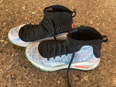 Under Armour GS Curry 4 Mid GS More Magic Basketball Shoes Size 6.5Y / Wmn’s 8