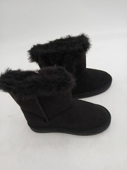 The Childrens Place Shearling Style Boots Toddler Size 9 Black Faux Suede Lined