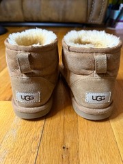 UGG Unisex-Child Classic Mini II Boot, Chestnut, 02