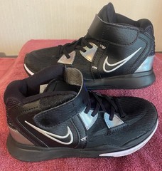 Nike Kyrie Infinity Black Silver Athletic Shoes Youth Size 13C #DD0332-005