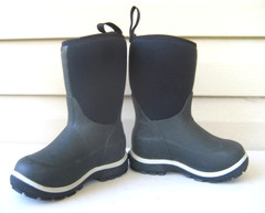 The Original Muck Boot Company Waterproof Kids Size 9 Black EXCELLENT