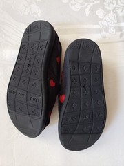 Toms Tiny Classic Black Hearts Print Slip Ons – 7-8 (Toddler) Size