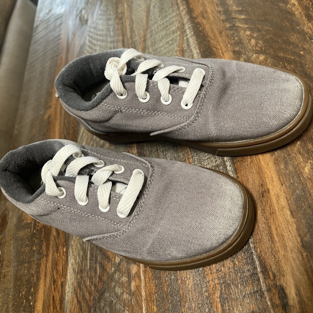 HEELYS Pro 20 Skate Shoe Size YTH 2 Grey Canvas Lace Up FUN! Pre-Owned