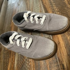 HEELYS Pro 20 Skate Shoe Size YTH 2 Grey Canvas Lace Up FUN! Pre-Owned